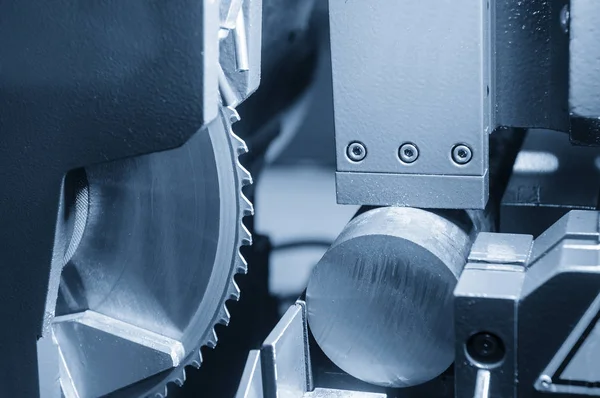 Endüstriyel metal çubuk kesme gördüm  