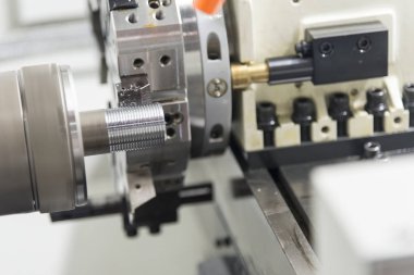 İş parçacığı borunun kesim Cnc Torna Makinesi.