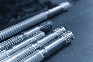 Mekanik amaç için dişli tahrik mili.