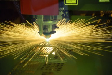 Fiber lazer kesim makine denetleyicisi Cnc program tarafından.