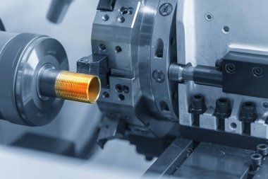 İş parçacığı borunun kesim Cnc Torna Makinesi.