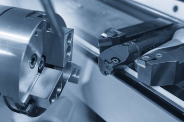 Kesici alet ile CNC Torna Makinesi (dönüm makinesi)  .