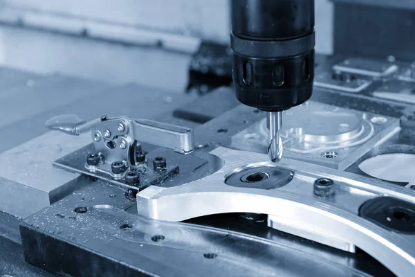 The CNC milling machine cutting the automotive part — Stock Photo, Image