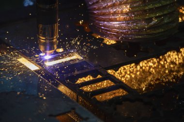 Fiber lazer kesim makine denetleyicisi Cnc program tarafından.