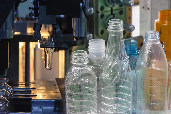 Абстрактная сцена процесса вздутия бутылки — стоковое фото