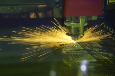 Fiber lazer kesim makine denetleyicisi Cnc program tarafından.