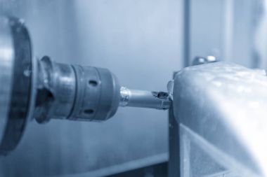 Milli eğ tür 5 eksen Cnc makinesi 