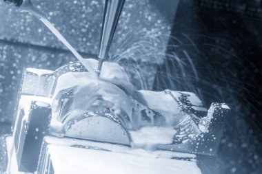 Otomotiv bölümü kesim 5 eksen Cnc makinesi