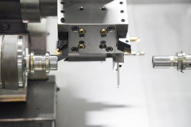 Metal şaft kesme Cnc Torna Makinesi 