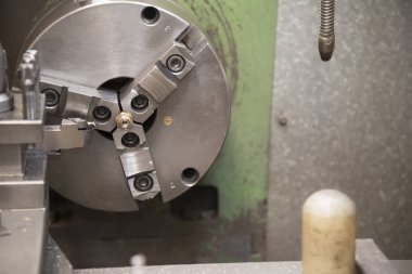 Torna makinesi veya dönüm makine 