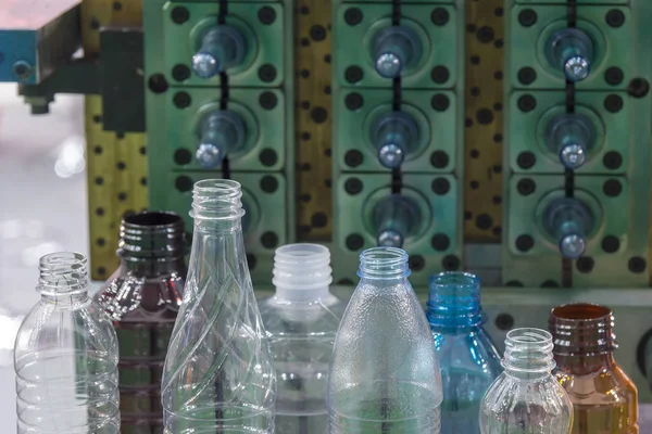 Die verschiedenen Arten von Plastikflaschenprodukten — Stockfoto