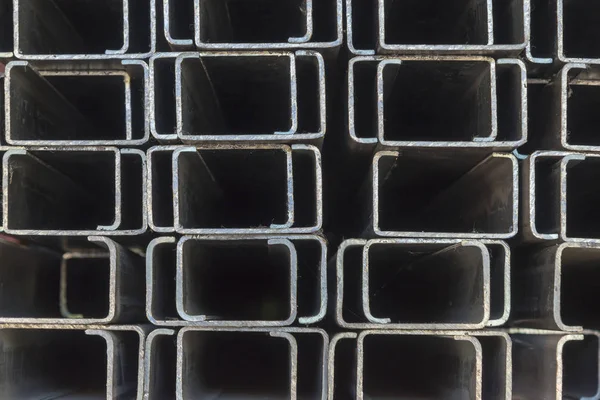 Profil borular dikdörtgen C şeklinde.