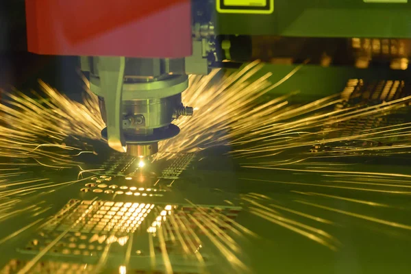 Close-up da máquina de corte a laser CNC — Fotografia de Stock