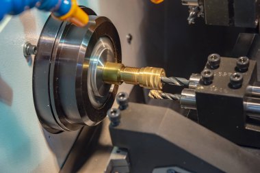 Pirinç şaft kesme Cnc Torna Makinesi 