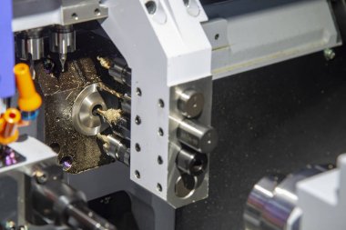 Pirinç şaft kesme Cnc Torna Makinesi 