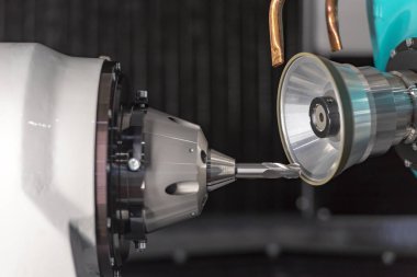 Kesici alet makine kontrol Cnc program tarafından yapma.