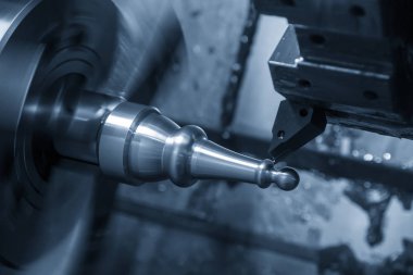 Metal işleme sürecinde Cnc torna makinesi .