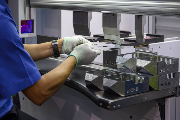 Эксплуатация гидравлического станка
.