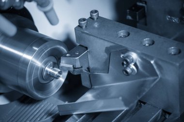 Metal işleme sürecinde Cnc torna makinesi .