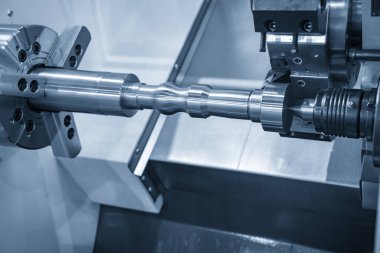 Metal işleme sürecinde Cnc torna makinesi .