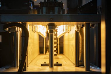 Isıtma işleminden sonra şişelerin preform şekli .