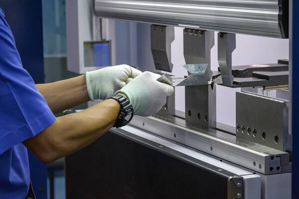 Эксплуатация гидравлического станка
.