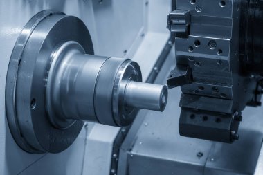 Metal işleme sürecinde Cnc torna makinesi .