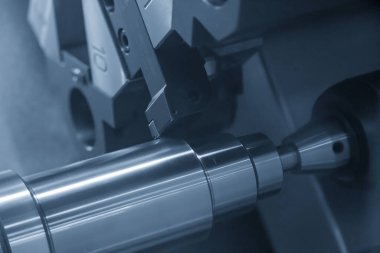 Metal işleme sürecinde Cnc torna makinesi .