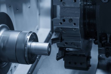 Metal işleme sürecinde Cnc torna makinesi .