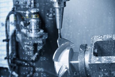 5 eksenli Cnc değirmen makinesinin soyut sahnesi, teknenin pervane parçalarını katı top son değirmeni aletleriyle kesiyor. Yüksek teknoloji otomotiv parçası üretim süreci 5 eksen makine merkezi tarafından.