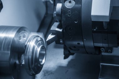 CNC Torna makinası metal halka şeklindeki parçaları kesme işleminde kullanılır. CNC dönüşüm makinesi tarafından çalışan yüksek teknoloji metali. .