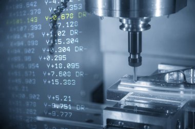 CNC değirmen makinesinin soyut sahnesi ve NC veri arkaplanı küf parçalarını somut son değirmen aracıyla kesiyor. Yüksek teknoloji kalıp ve makine merkezi tarafından üretilen konsept. 