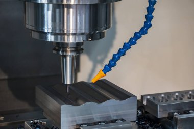  CNC değirmen makinası örnek parçaları katı top son değirmeni araçları ile kesti. Kalıplar ve ölüm üretim süreci katı karpit bitiş bandı araçları ile makine merkezi tarafından.