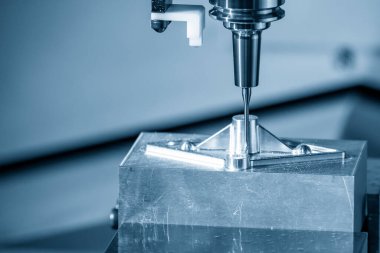 CNC değirmen makinesi, küf parçalarını sağlam bir son değirmen aracıyla kesiyor. Yüksek teknoloji kalıp ve makine merkezi tarafından üretilen konsept. 