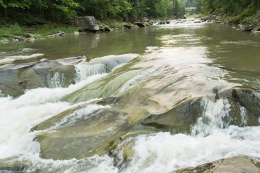 Ünlü Yaremche şelale