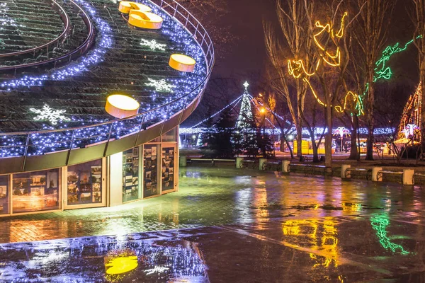 Işıklı çiçek masa saati içinde Kryvyi Rih, Ukrayna