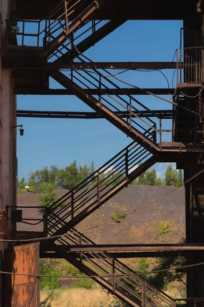 Зовнішні сходи в шахті Кривий Ріг — стокове фото