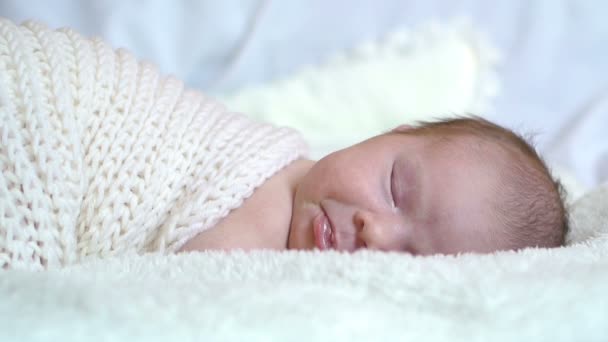 Infant baby portrait lie in white — ストック動画