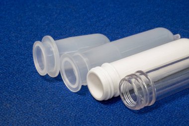 Gıda ve ilaç için mavi kumaş yüzeyinde şişe için streç darbe yoğurmak için iş parçacığı ve ağız evde beslenen hayvan ve Pp plastik sızdırmazlık preform.