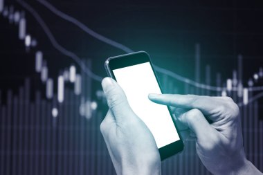 Bir akıllı telefon ve arka plan grafik grafik kullanarak. İş veri analizi ve satın almak ve satmak stok yolu ile telefon kullanma.