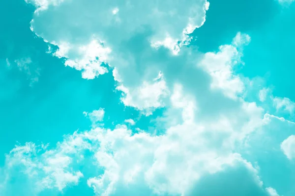 Fényes Felhős Kék Napfény Besütött Fák Nyáron Édes Szüreti Hang — Stock Fotó