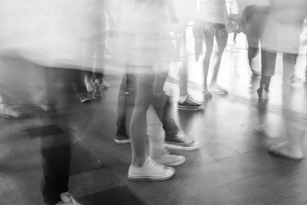 Motion Blur Crowded People Walking Fashion Mall Black White — Stock Photo, Image