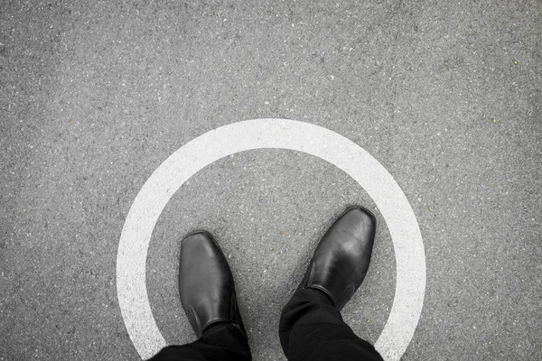 Businessman Standing White Circle Line Feeling Limit Safety Never Think — Stock Photo, Image