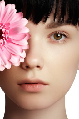 Çiçek güzel mutlu kadınla. Kadın Güzellik yüz portre w