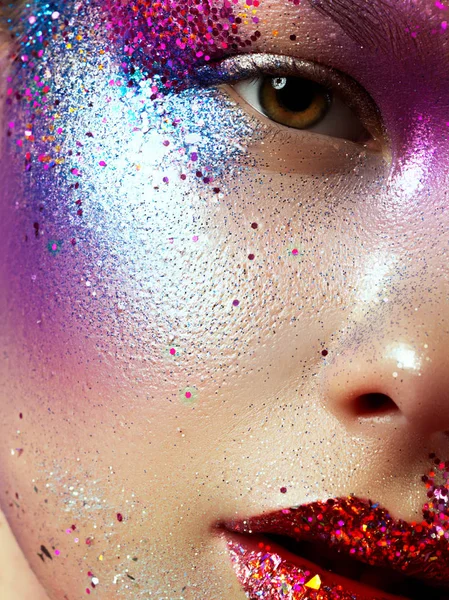 Schoonheid, cosmetica en make-up. Magische ogen kijken met heldere creatieve make-up — Stockfoto