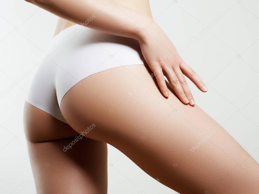 Bellissimo corpo di donna magra. Perfetto sottile tonica giovane corpo —  Foto stock di © looking_2_the_sky #151340914, image size:1024x768