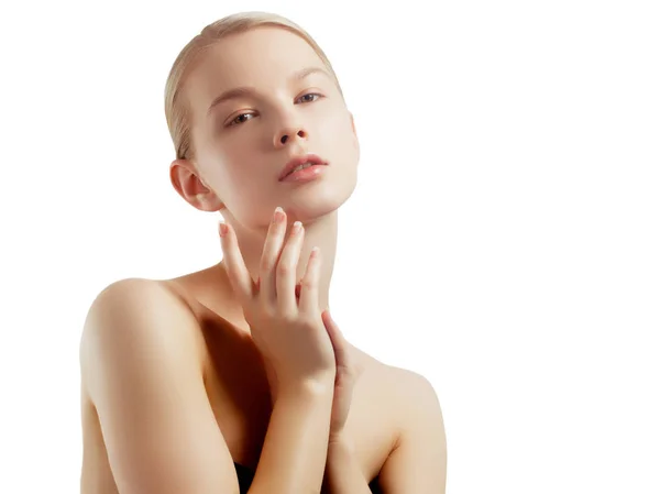 Mulher beleza rosto retrato isolado no fundo branco com pele saudável — Fotografia de Stock