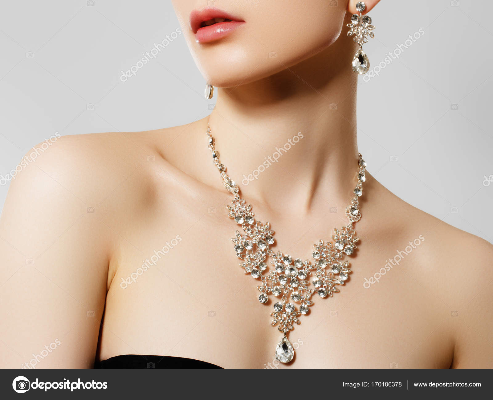 Women's Necklaces & Pendants - Luxury Women's Jewelry