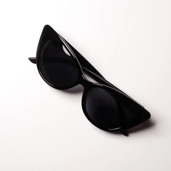 Stijlvolle zonnebril. Minimalisme stijl — Stockfoto