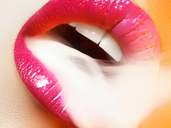 Usta sztuki makijażu szczelnie-do góry — Zdjęcie stockowe